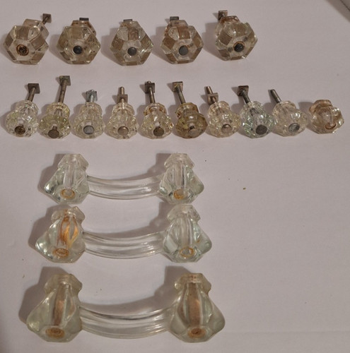 Assorted glass cabinet - 18,